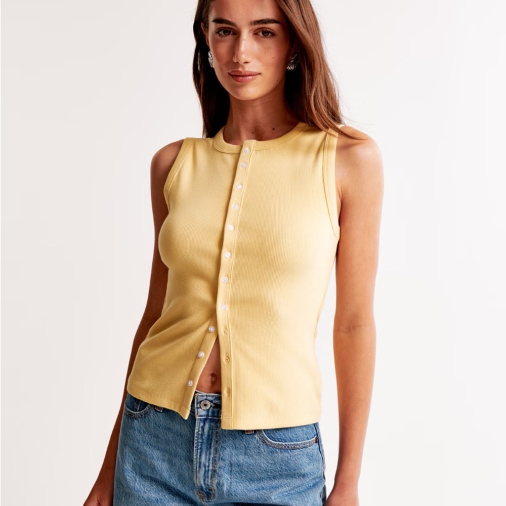 Women’s Rib Crew Button-Up Top
